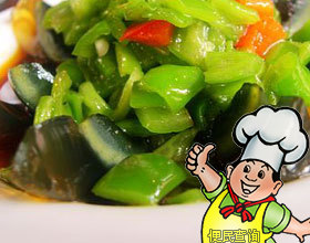 松花蛋拌青椒的做法