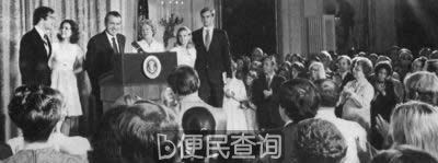 尼克松因水门事件辞职