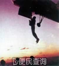 约翰·格林成为美国第一个环绕地球飞行的太空人