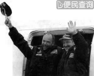 人类首次成功乘热气球环球飞行