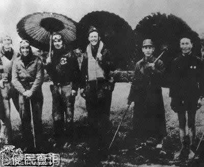 美国杜立德轰炸机编队首次空袭东京