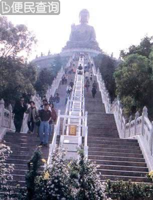 世界最大铜佛在香港圆顶