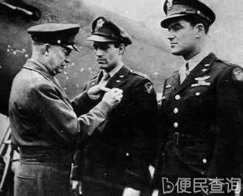 法西斯德国无条件投降，二战结束