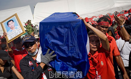 泰国军队与红衫军枪战百人死伤