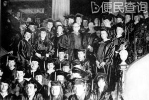 法国时装设计师皮尔·卡丹诞辰