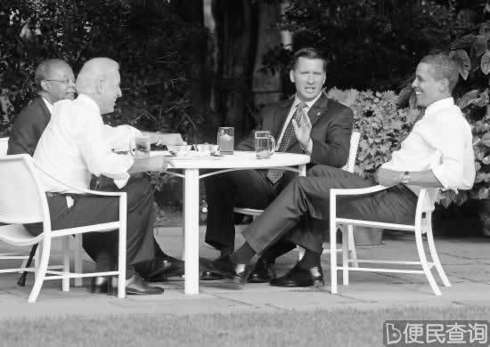 奥巴马白宫举行“啤酒峰会”化解种族风波