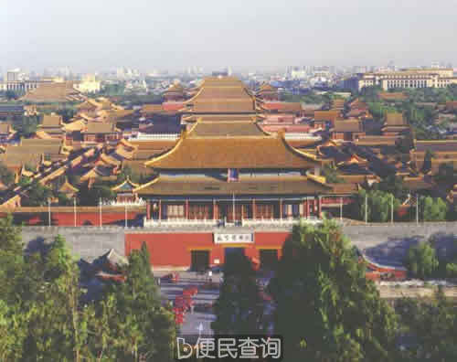 定西侯蒋琬首先上奏，倡议加筑外城